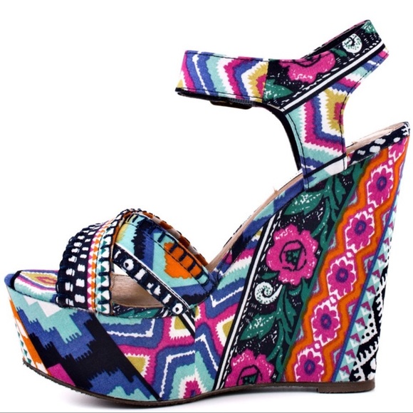 Steve Madden Size 9 Winona Multi-Print Tribal Wedges - Picture 2 of 9
